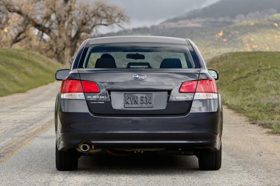  Subaru Legacy Sedan 2.5i 2010 года  (фото 2 из 8)